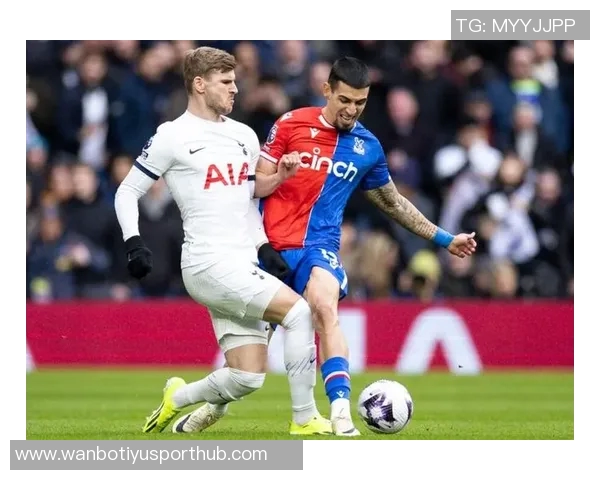 布伦南约翰逊热刺百场里程碑庆祝海报在社交媒体发布