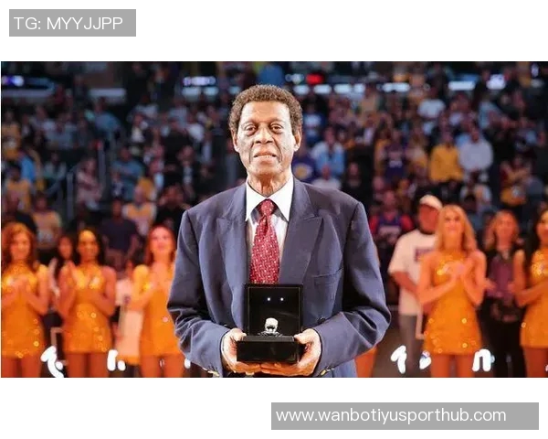 新秀赛季奎因表现惊艳30分9板4助2断2帽与文班同列历史传奇 新秀赛季奎因表现惊艳30分9板4助2断2帽与文班同列历史传奇